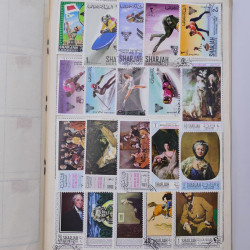 Vrac philatélique de timbres du monde neufs et oblitérés en un carton.