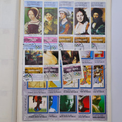 Vrac philatélique de timbres du monde neufs et oblitérés en un carton.