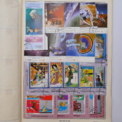 Vrac philatélique de timbres du monde neufs et oblitérés en un carton.