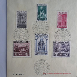 Vrac philatélique de timbres du monde neufs et oblitérés en un carton.