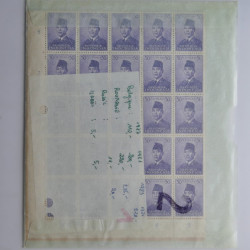 Vrac philatélique de timbres du monde neufs et oblitérés en un carton.