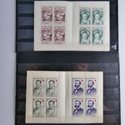 Vrac philatélique de timbres du monde neufs et oblitérés en un carton.