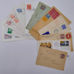 Vrac philatélique de timbres du monde neufs et oblitérés en un carton.