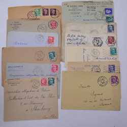 Vrac philatélique de timbres du monde neufs et oblitérés en un carton.