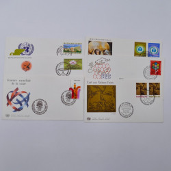 Vrac philatélique de timbres du monde neufs et oblitérés en un carton.
