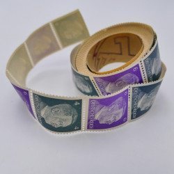 Vrac philatélique de timbres du monde neufs et oblitérés en un carton.