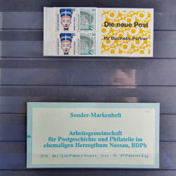 Allemagne lot de 49 carnets de timbres neufs** en un album.