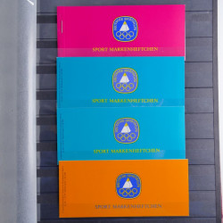 Allemagne lot de 49 carnets de timbres neufs** en un album.