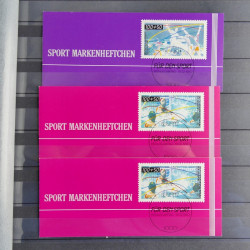 Allemagne lot de 49 carnets de timbres neufs** en un album.