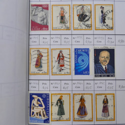 Lot de timbres de Grèce 1876-2000 neufs et oblitérés en 4 carnets à choix.