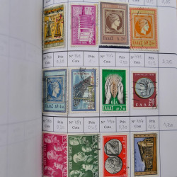 Lot de timbres de Grèce 1876-2000 neufs et oblitérés en 4 carnets à choix.