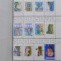 Lot de timbres de Grèce 1876-2000 neufs et oblitérés en 4 carnets à choix.