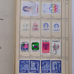 Lot de timbres de Canada 1870-1990 oblitérés en 4 carnets à choix.