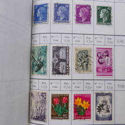 Lot de timbres de Luxembourg 1880-1997 neufs et oblitérés en 3 carnets à choix.