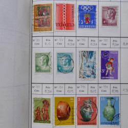 Lot de timbres de Luxembourg 1880-1997 neufs et oblitérés en 3 carnets à choix.