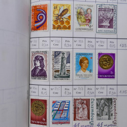 Lot de timbres de Luxembourg 1880-1997 neufs et oblitérés en 3 carnets à choix.