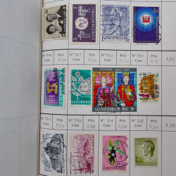 Lot de timbres de Luxembourg 1880-1997 neufs et oblitérés en 3 carnets à choix.