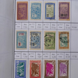 Lot de timbres de Madagascar neufs et oblitérés en 2 carnets à choix.