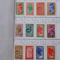 Lot de timbres de Madagascar neufs et oblitérés en 2 carnets à choix.
