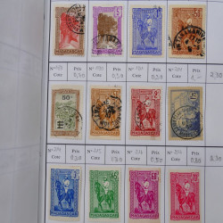 Lot de timbres de Madagascar neufs et oblitérés en 2 carnets à choix.