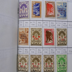 Lot de timbres de Madagascar neufs et oblitérés en 2 carnets à choix.