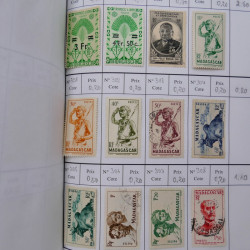 Lot de timbres de Madagascar neufs et oblitérés en 2 carnets à choix.