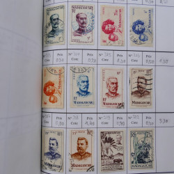 Lot de timbres de Madagascar neufs et oblitérés en 2 carnets à choix.