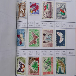 Lot de timbres de Madagascar neufs et oblitérés en 2 carnets à choix.