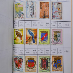 Lot de timbres de Madagascar neufs et oblitérés en 2 carnets à choix.