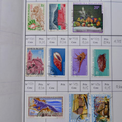 Lot de timbres de Madagascar neufs et oblitérés en 2 carnets à choix.