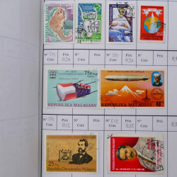 Lot de timbres de Madagascar neufs et oblitérés en 2 carnets à choix.