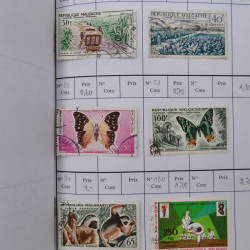 Lot de timbres de Madagascar neufs et oblitérés en 2 carnets à choix.
