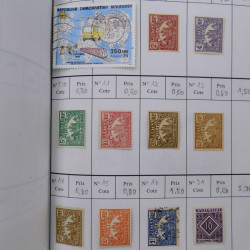Lot de timbres de Madagascar neufs et oblitérés en 2 carnets à choix.