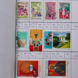 Lot de timbres de Madagascar neufs et oblitérés en 2 carnets à choix.