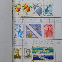 Lot de timbres d'Hongrie 1871-2004 neufs et oblitérés en 9 carnets à choix.