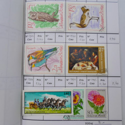 Lot de timbres d'Hongrie 1871-2004 neufs et oblitérés en 9 carnets à choix.