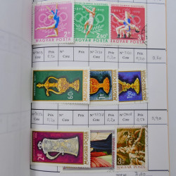 Lot de timbres d'Hongrie 1871-2004 neufs et oblitérés en 9 carnets à choix.