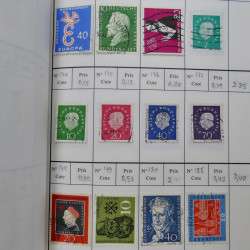 Lot de timbres d'Allemagne neufs et oblitérés en 18 carnets à choix.