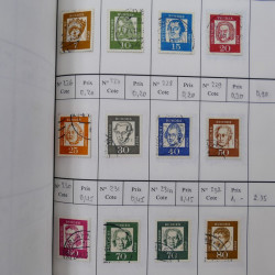 Lot de timbres d'Allemagne neufs et oblitérés en 18 carnets à choix.