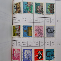 Lot de timbres d'Allemagne neufs et oblitérés en 18 carnets à choix.