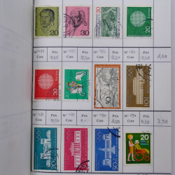 Lot de timbres d'Allemagne neufs et oblitérés en 18 carnets à choix.