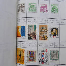 Lot de timbres d'Allemagne neufs et oblitérés en 18 carnets à choix.
