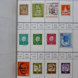 Lot de timbres d'Allemagne neufs et oblitérés en 18 carnets à choix.