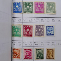 Lot de timbres d'Autriche 1850-1992 neufs et oblitérés en 5 carnets à choix.