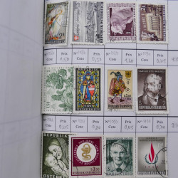 Lot de timbres d'Autriche 1850-1992 neufs et oblitérés en 5 carnets à choix.