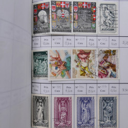 Lot de timbres d'Autriche 1850-1992 neufs et oblitérés en 5 carnets à choix.