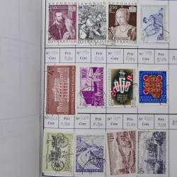 Lot de timbres d'Autriche 1850-1992 neufs et oblitérés en 5 carnets à choix.