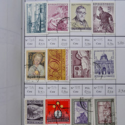 Lot de timbres d'Autriche 1850-1992 neufs et oblitérés en 5 carnets à choix.