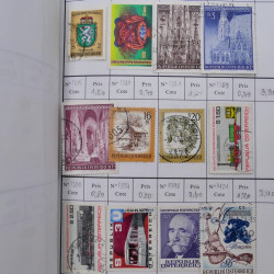 Lot de timbres d'Autriche 1850-1992 neufs et oblitérés en 5 carnets à choix.