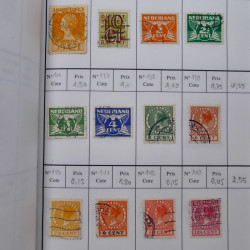 Lot de timbres de Pays-Bas 1852-1997 neufs et oblitérés en 3 carnets à choix.